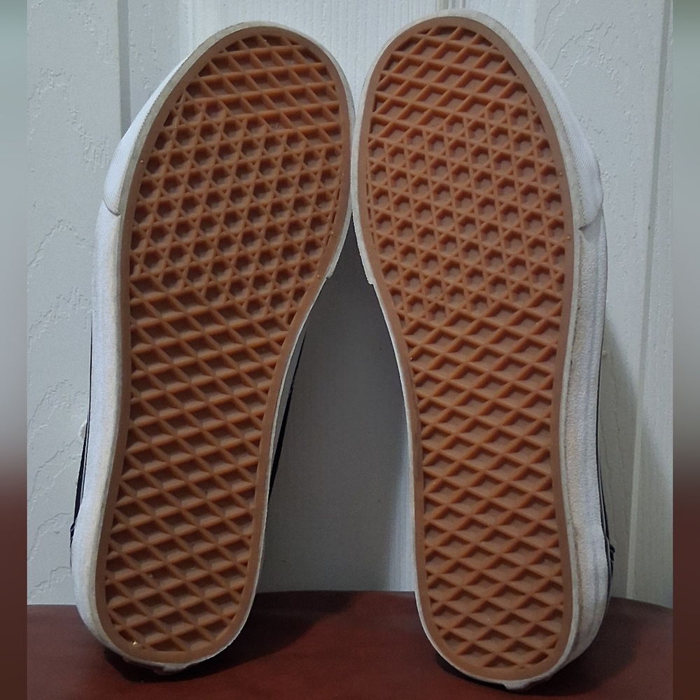 Vans - Picture 3 of 7